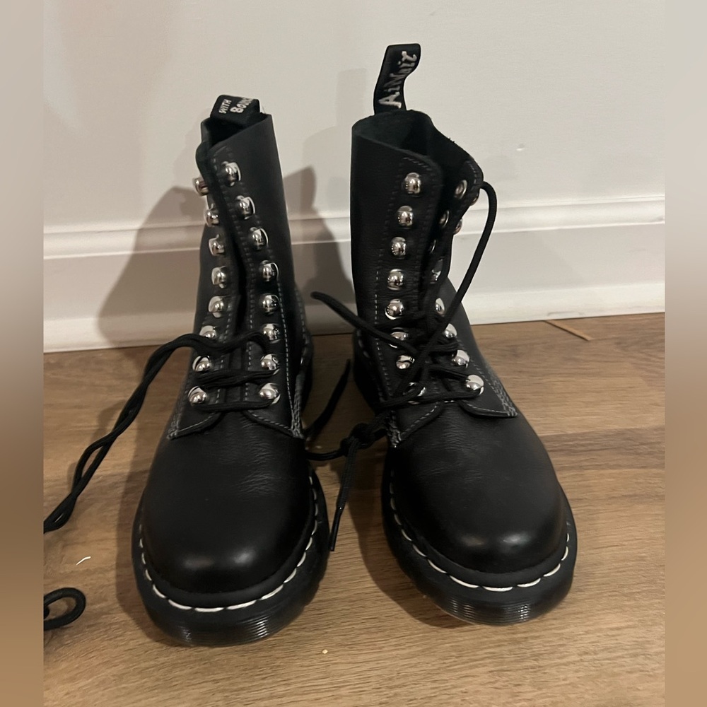 Doc Martens Pascal Boots, Size 6, Excellent Condition. Discontinued style.